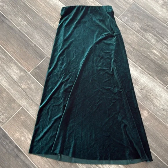 Zara Green Velvet Maxi Skirt | Elegant Holiday Eveningwear | Size XS - Picture 4 of 5